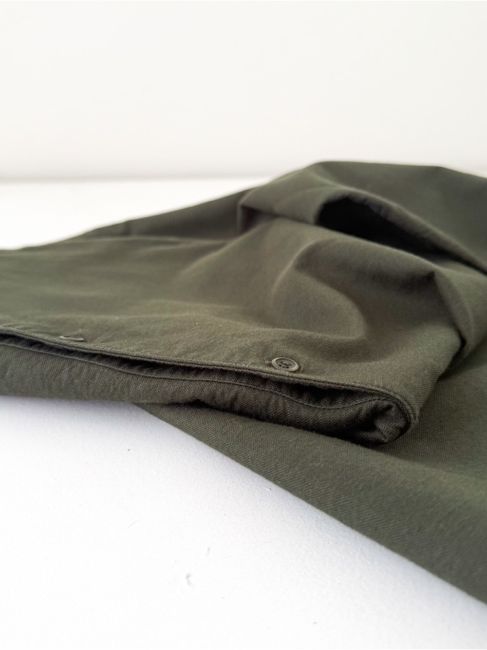 New COS Men's Olive Green Band Collar Shirt Quarter Button Twill Size L Men's - Picture 12 of 13